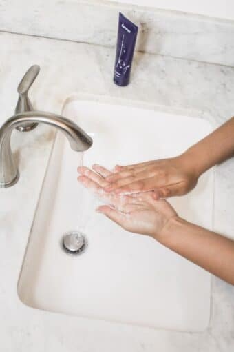lavado-de-manos-antes-cuidados-rinoplastia